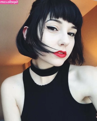 Savannah Brown [ savannah-brown ] - Hold on guys  The weekend is almost here