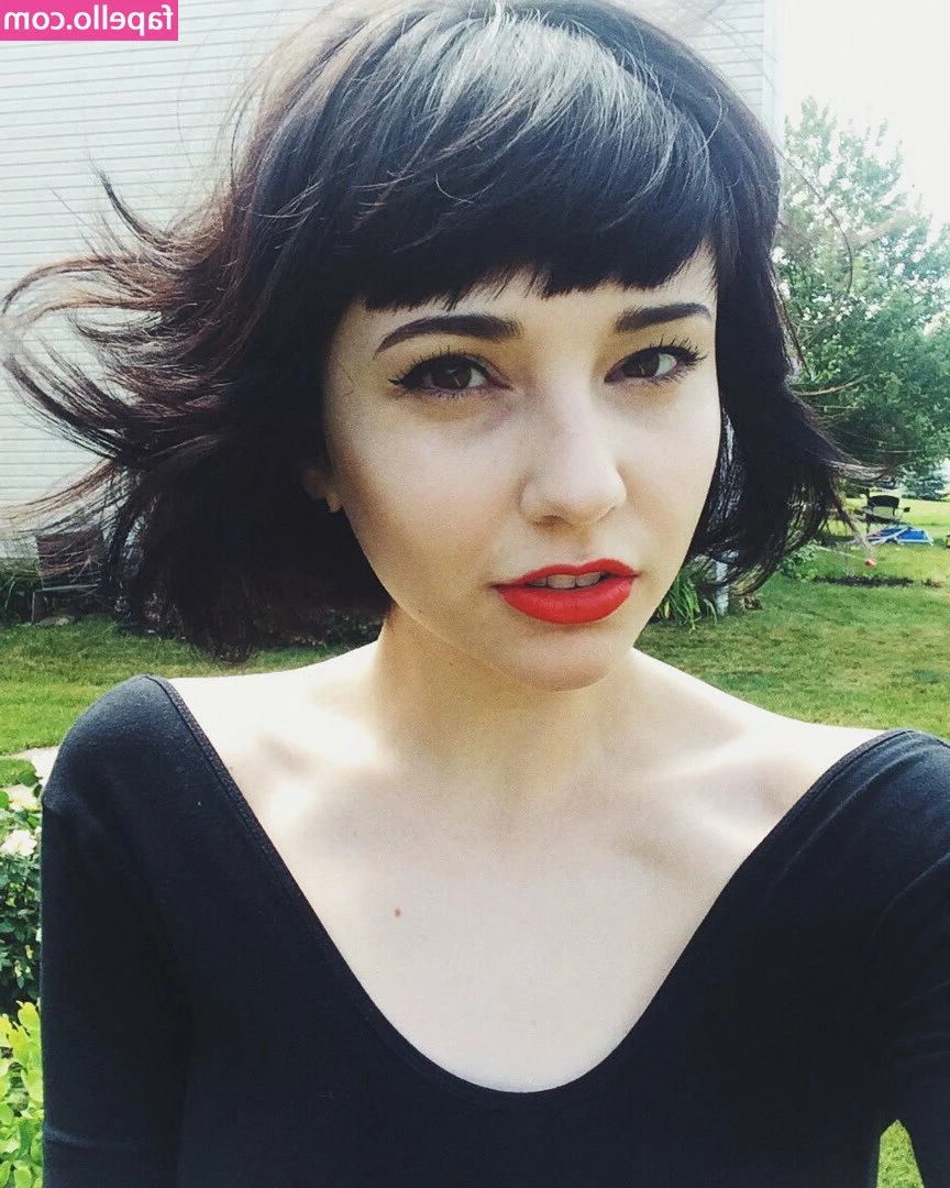 Savannah Brown [ savannah-brown ] - I dunno if y all hate Mondays like I do  so here is a treat to get