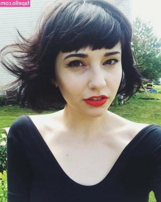 Savannah Brown [ savannah-brown ] - I dunno if y all hate Mondays like I do  so here is a treat to get