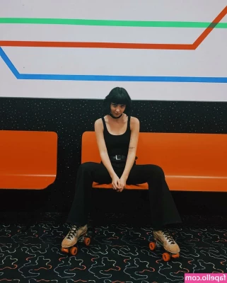 Savannah Brown [ savannah-brown ] - I prepared two images for the game 💜  Choose which image to play