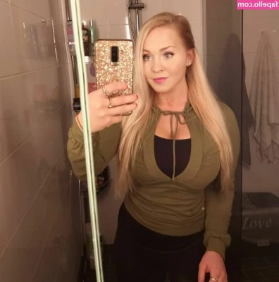 Emilia Linden [ emilia-linden ] - For the voyeurs and cinematographers out there  experience the