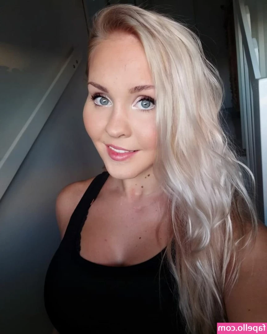 Emilia Linden [ emilia-linden ] - My Christmas card    swipe for the first Christmas Cawk goon clip of