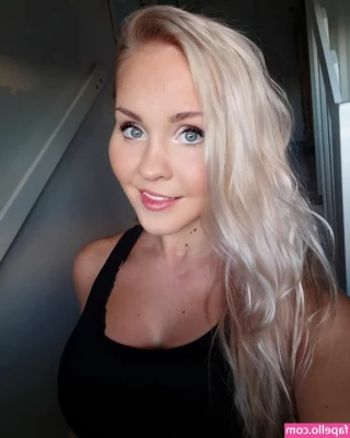 Emilia Linden [ emilia-linden ] - My Christmas card    swipe for the first Christmas Cawk goon clip of