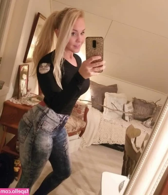 Emilia Linden [ emilia-linden ] - Tu pense quoi de cette photo bb