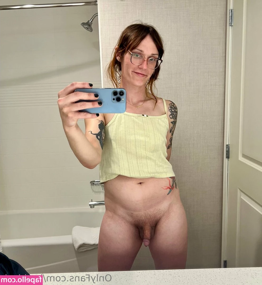 lowblush - I am a sensual soul I love lace  adornments  and skin  Keep up with