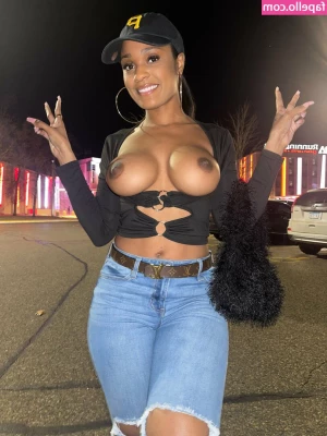 Ashleyallure - Watch me take off my top and rub ice cubes all over my big tits. My