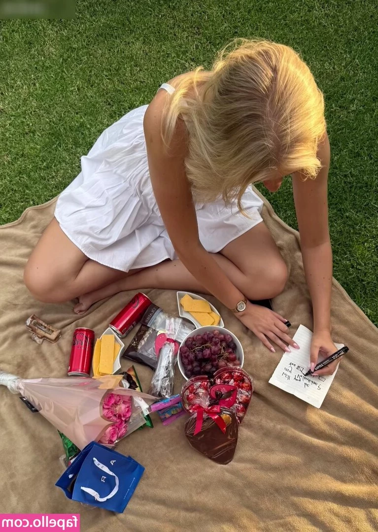 Juliet Small [ juliet-small ] - I need a back rub. 💆‍♀️🧘‍♀️🛀