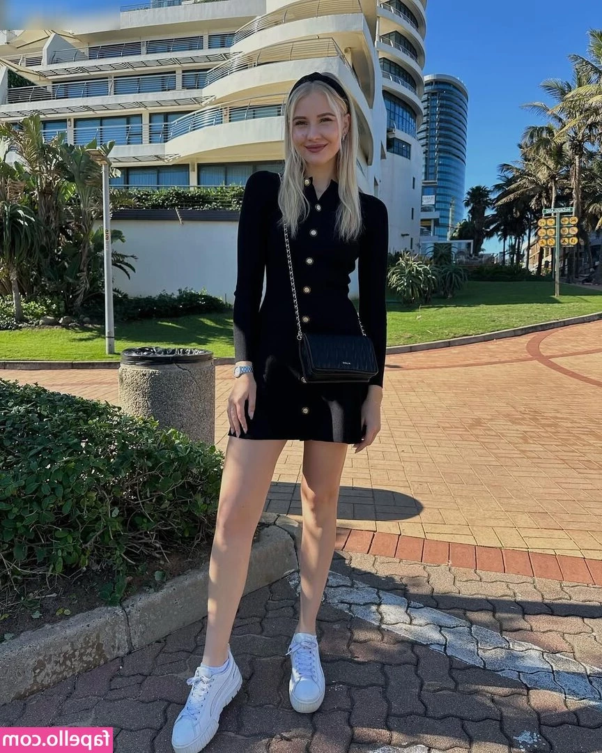 Juliet Small [ juliet-small ] - I wish I could put these in your face right now