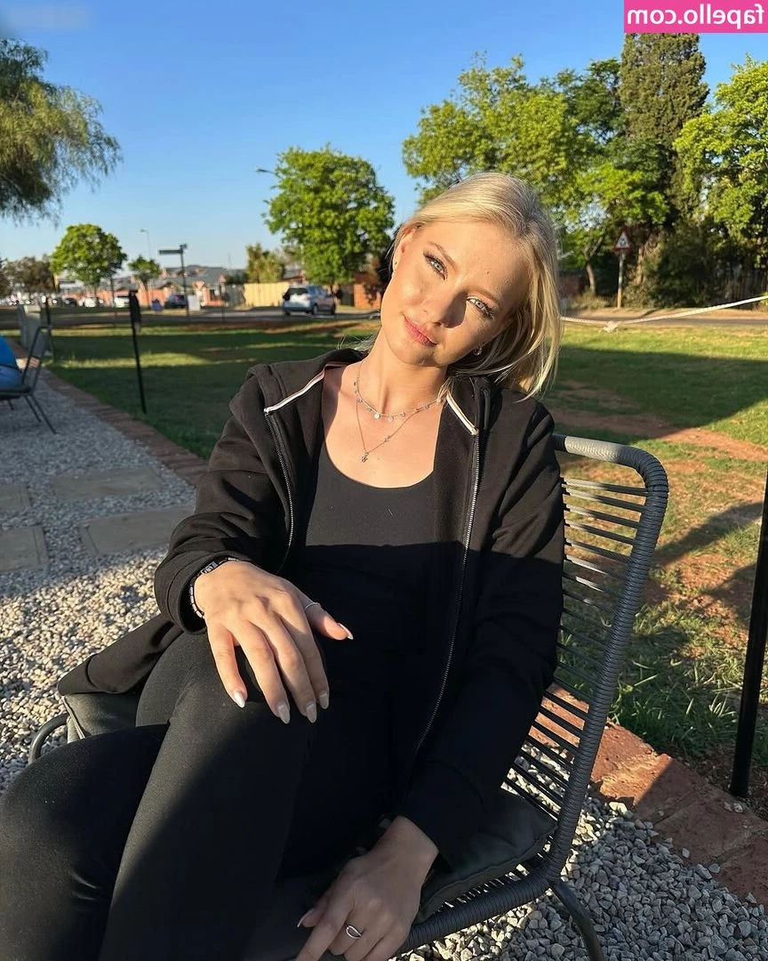 Juliet Small [ juliet-small ] - Say ah 🍼