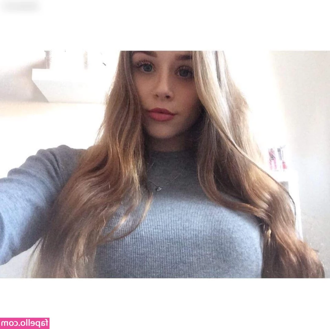 Christin Pawlowski [ christin-pawlowski ] - I don t know what is about the work bathrooms but it just makes for