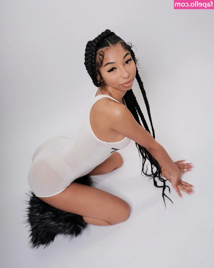 angiestraphouse - Be sure to be checking your DMs! 😈 lots of good stuff is cumming!