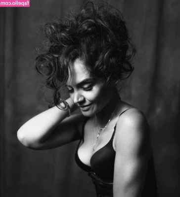 Katie Holmes [ katie-holmes ] - Get ready with me  no bra or panties required