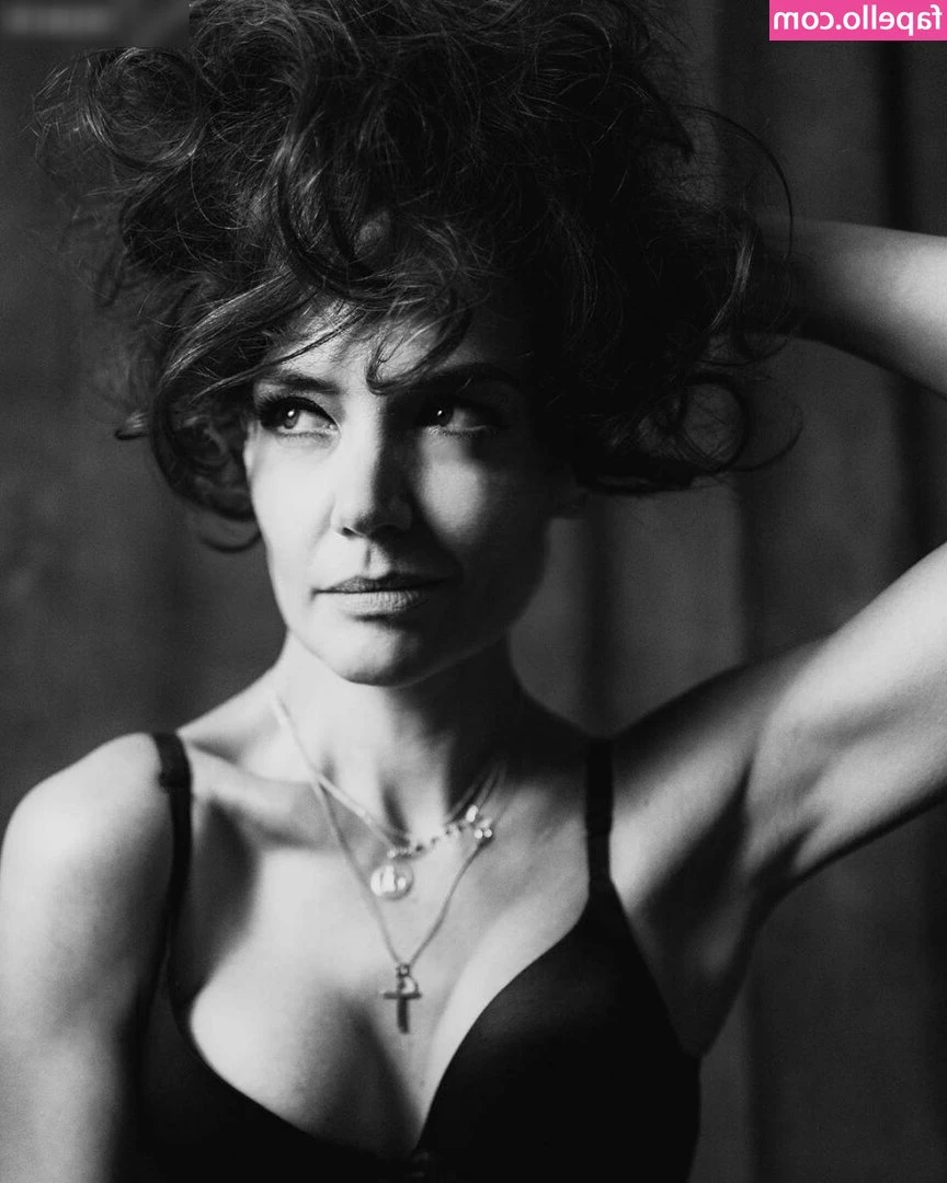 Katie Holmes [ katie-holmes ] - Hey I ve got some exciting news  I m hopefully moving into a bigger