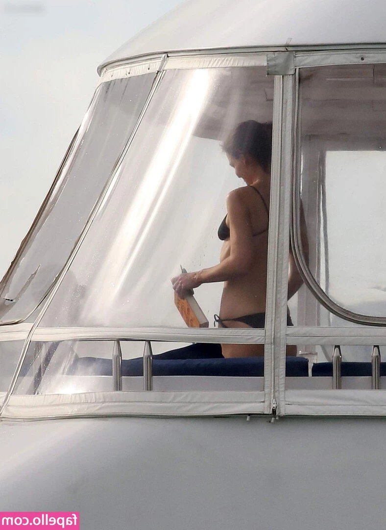 Katie Holmes [ katie-holmes ] - Ya me baje el pantie  puedes hacer lo demás