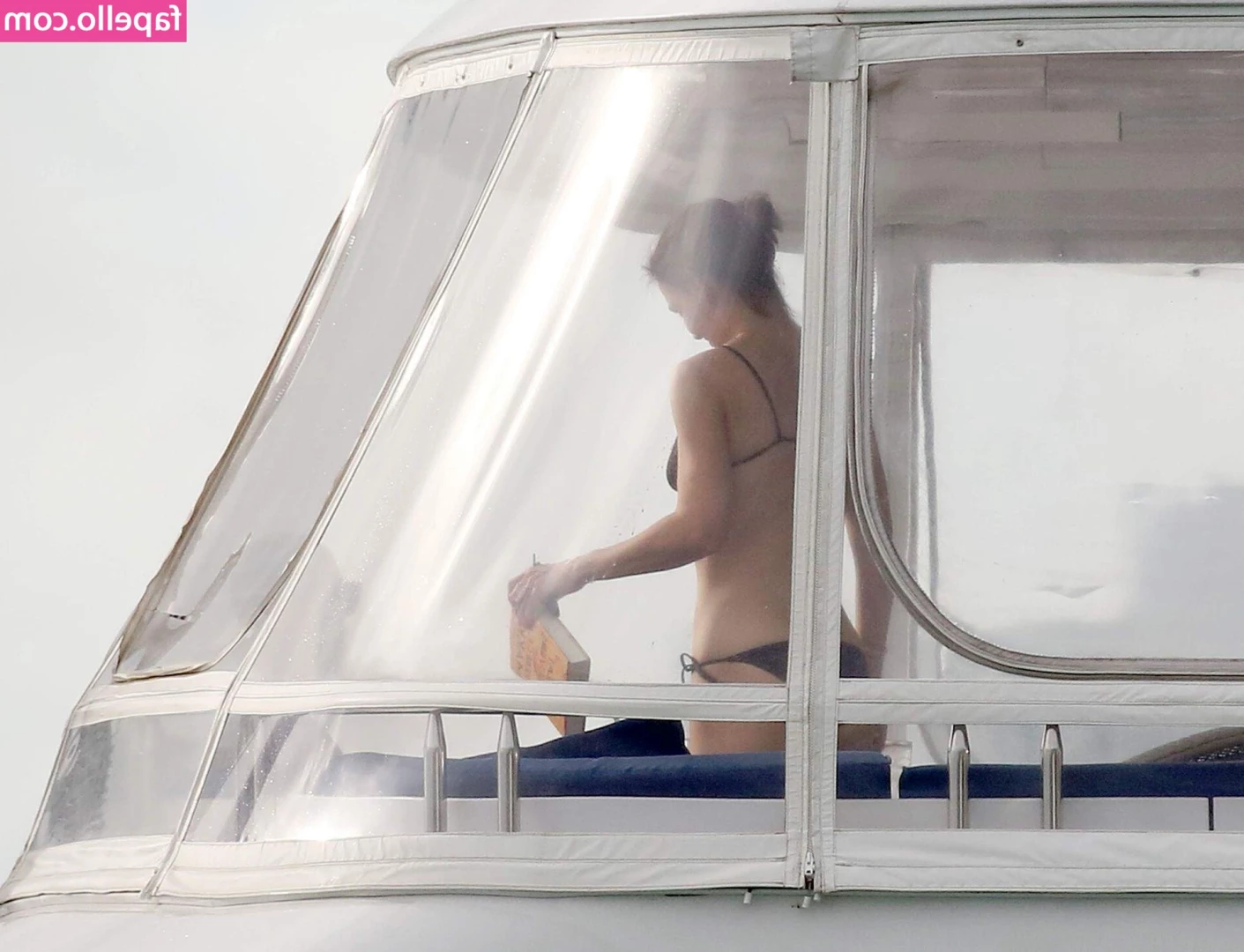 Katie Holmes [ katie-holmes ] - Or cum on my booty?hehh 😝🍑