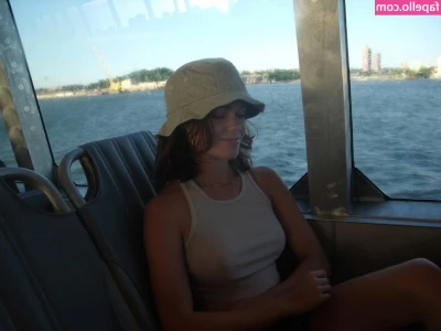 Oona Laurence [ oona-laurence ] - Did someone say it s money making Monday you know what to do