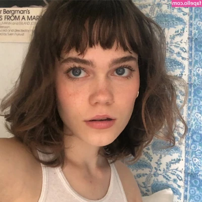 Oona Laurence [ oona-laurence ] - They never make thongs that cover my fat pussy