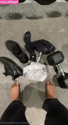 diorxxdick - I spread all out on my floor and fingered myself until i was