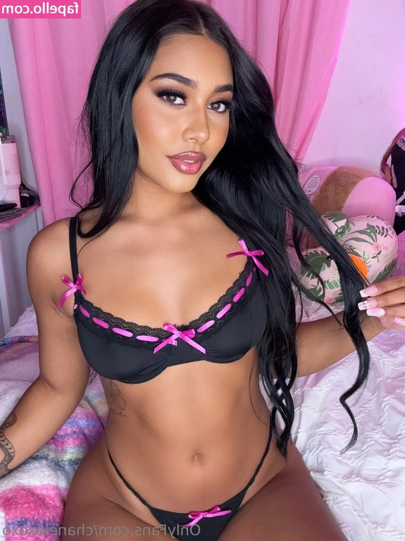 chaneloxoxo - Finding my balance between the rocks 💕