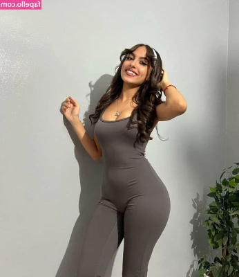 sallyyrrose - When she cute and she cooks