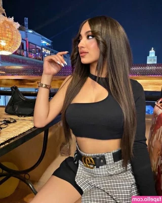 sallyyrrose - Quick little  work from bed  moment after my shower  Ready for the