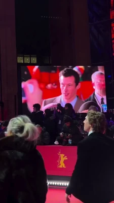 Dua Lipa [ dua-lipa ] - A very lucky fan had the chance see me last night. He had me playing