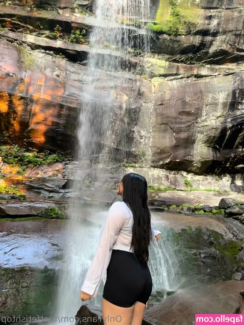 footfetishtop - Cual te gusta más para fondo de pantalla mi amor