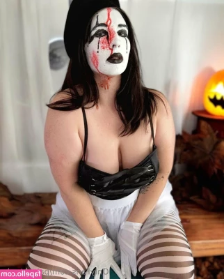 paigesteele - Left something for my good boys in the DMs 💋