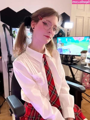 RebiSenpai - Quiero que juegues con ellas