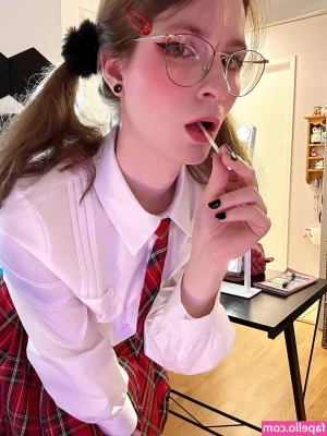 RebiSenpai - MUAH! 💋 Kiss for you because our onlyfans fam has grown to over