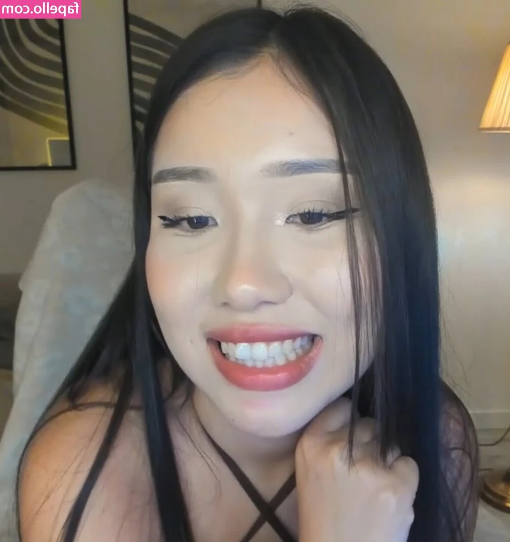 Lina Tyan [ lina-tyan ] - I Need A New CameraLady