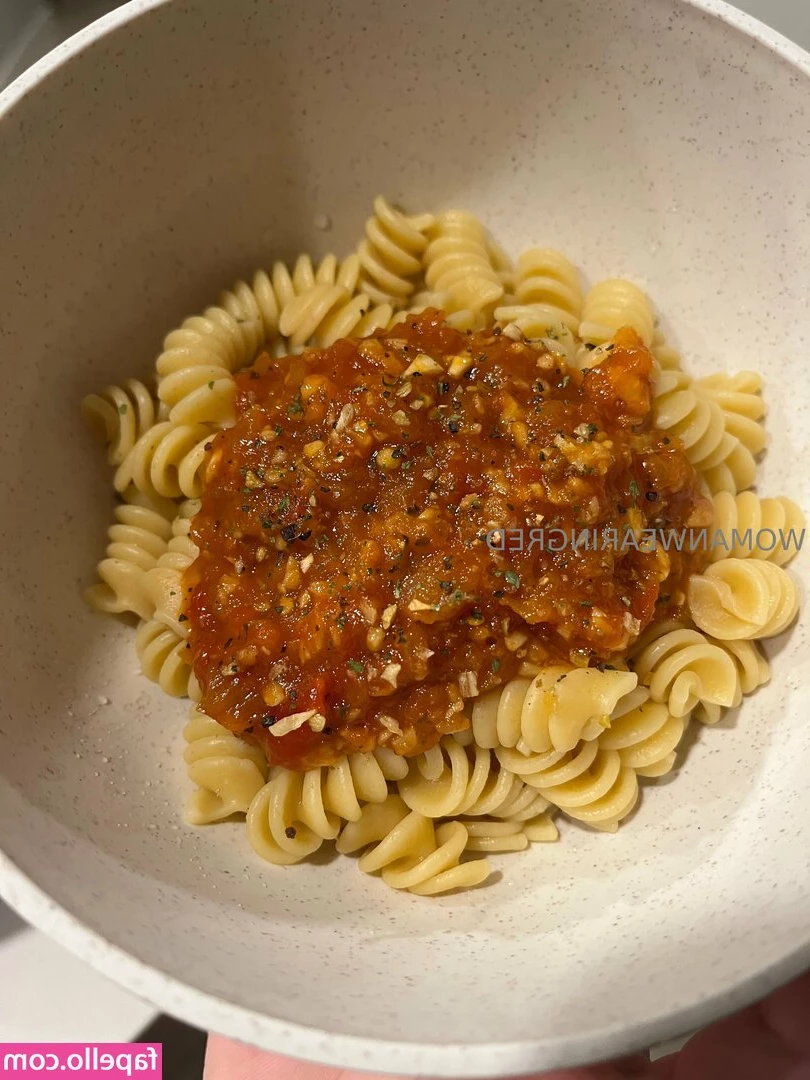 womanwearingred [ womanwearingred-13 ] - I'm so hot, I'm sure you're horny right now!