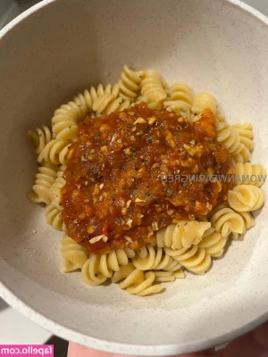 womanwearingred [ womanwearingred-13 ] - I'm so hot, I'm sure you're horny right now!