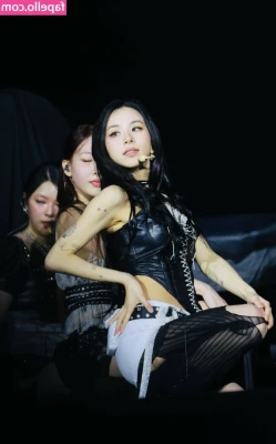 Chaeyoung - Let s kick off valentine s month with some new pink shoes