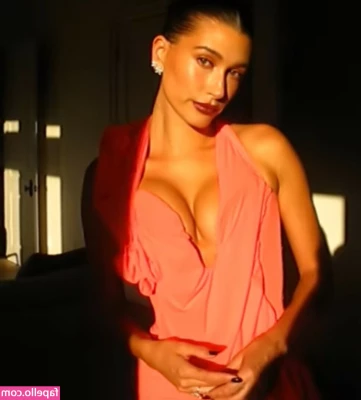 Hailey Baldwin Bieber [ hailey-baldwin-bieber ] - 밤색스타킹 2편   실내에서 성관계를 했어요Part two  part 1