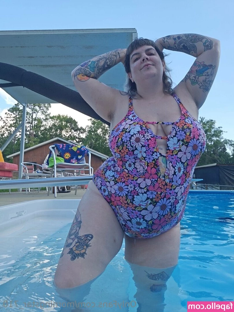 morningstar_710 [ morningstar-710 ] - PUTTING IT IN Riiiight when he first puts his cock in my pussy