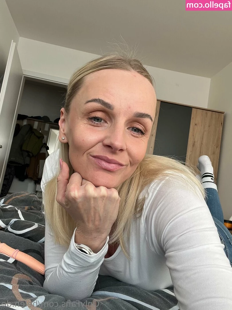 helen.de [ helen-de ] - Envious people often judge what they can't do and criticize those