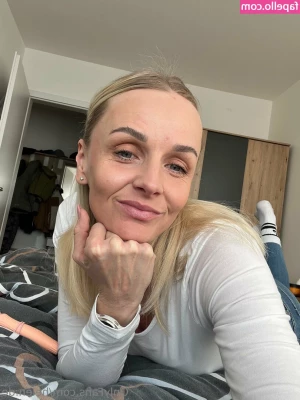 helen.de [ helen-de ] - Envious people often judge what they can't do and criticize those