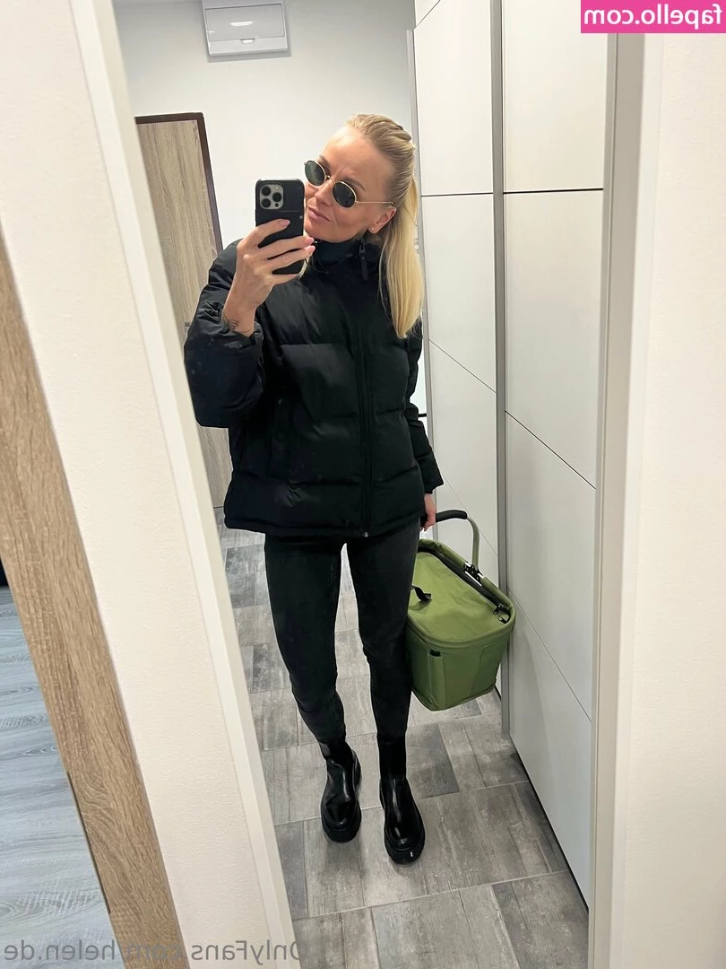 helen.de [ helen-de ] - Someone DM Me   Im so bored