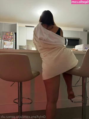 ailu.perez.ufc [ ailu-perez-ufc ] - And post shower 😈