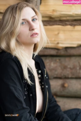 Arcana_Hereticae [ arcana-hereticae ] - Me encanta hacerlo rebotar 🍑🥵 🔥 ¿Donde te gustaría que lo