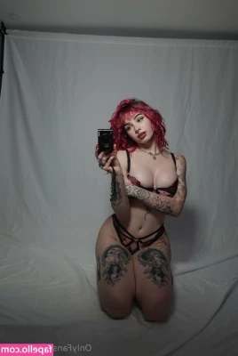 Emily Oram [ emily-oram-27 ] - A mojarme un poco 💦