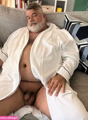 orldaddybear - nylon self-worship, I tell @dakotafade that I like my feet her