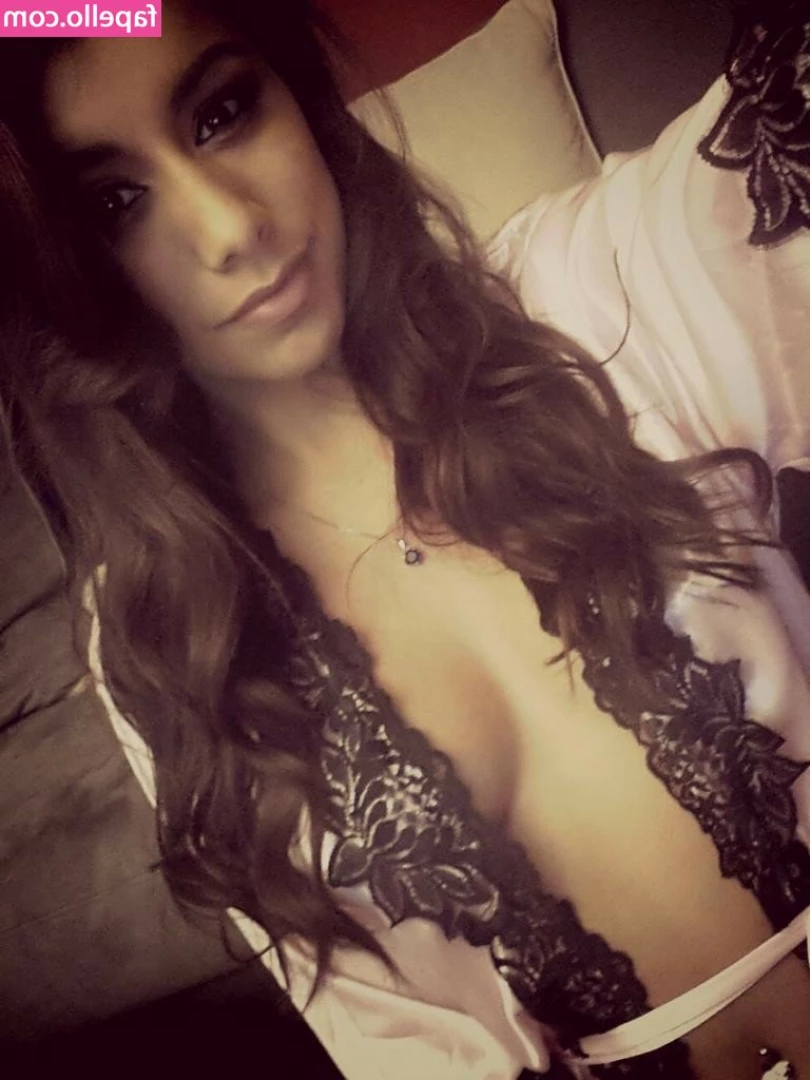 Jazmynn_M [ jazmynn-m ] - Getting ready for my hot date! Are you going to be on your knees all